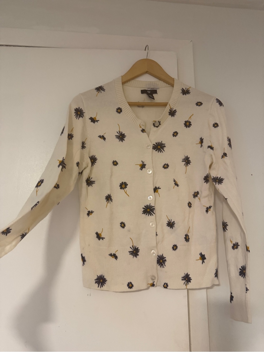 GAP Cream Sweater with Navy Floral Accent - Picture 2 of 4